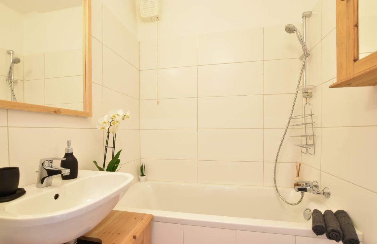 Peaceful Studio Apartment Near Center Инсбрук Экстерьер фото